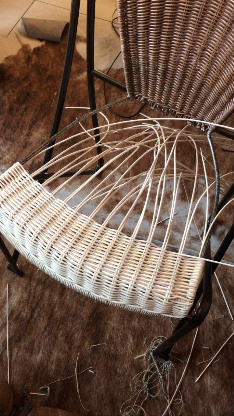 réparatrice de mobilier
