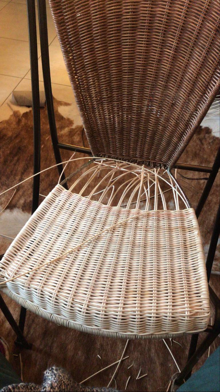 chaise en réparation